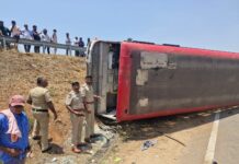 ಸರ್ಕಾರಿ ಬಸ್ ಪಲ್ಟಿ, ಪ್ರಯಾಣಿಕರು ಪಾರು